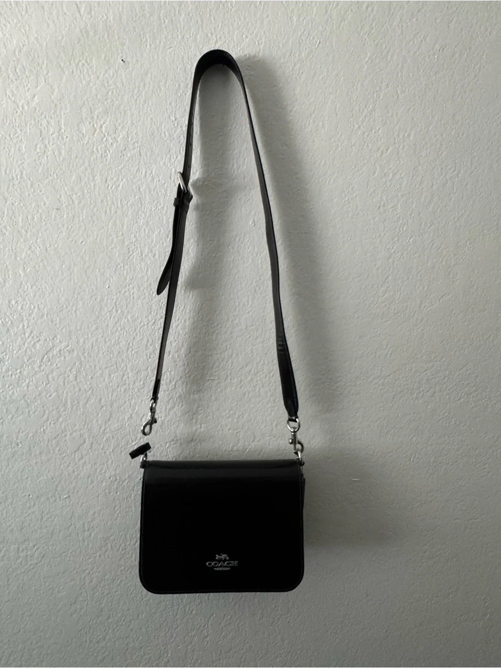 Coach sleek crossbody